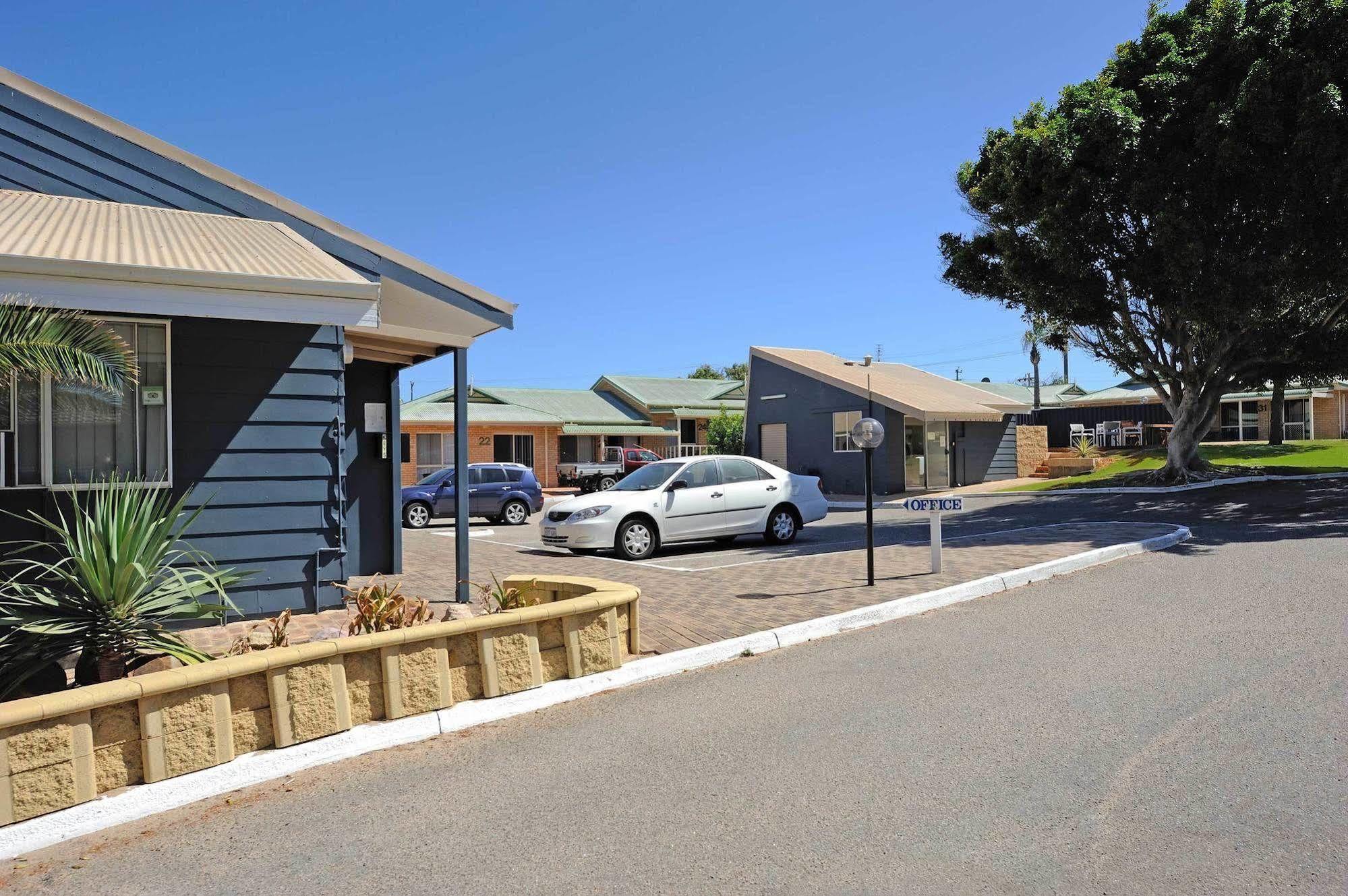 Abrolhos Reef Lodge Geraldton Exteriör bild