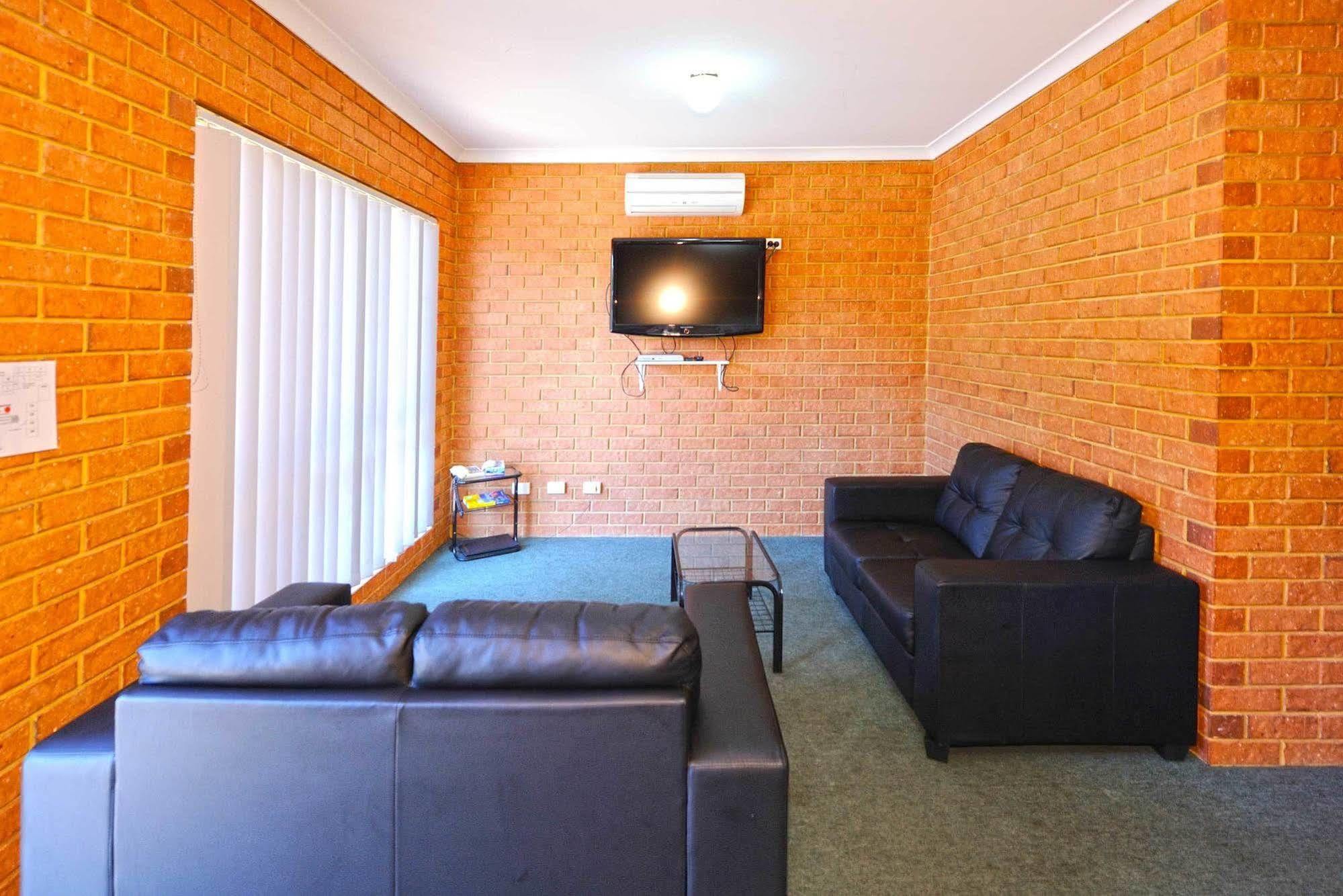 Abrolhos Reef Lodge Geraldton Exteriör bild