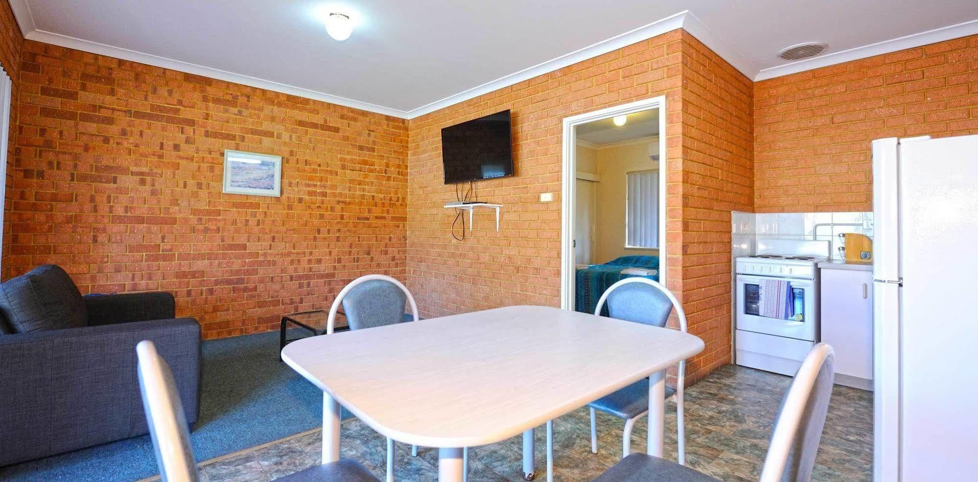 Abrolhos Reef Lodge Geraldton Exteriör bild