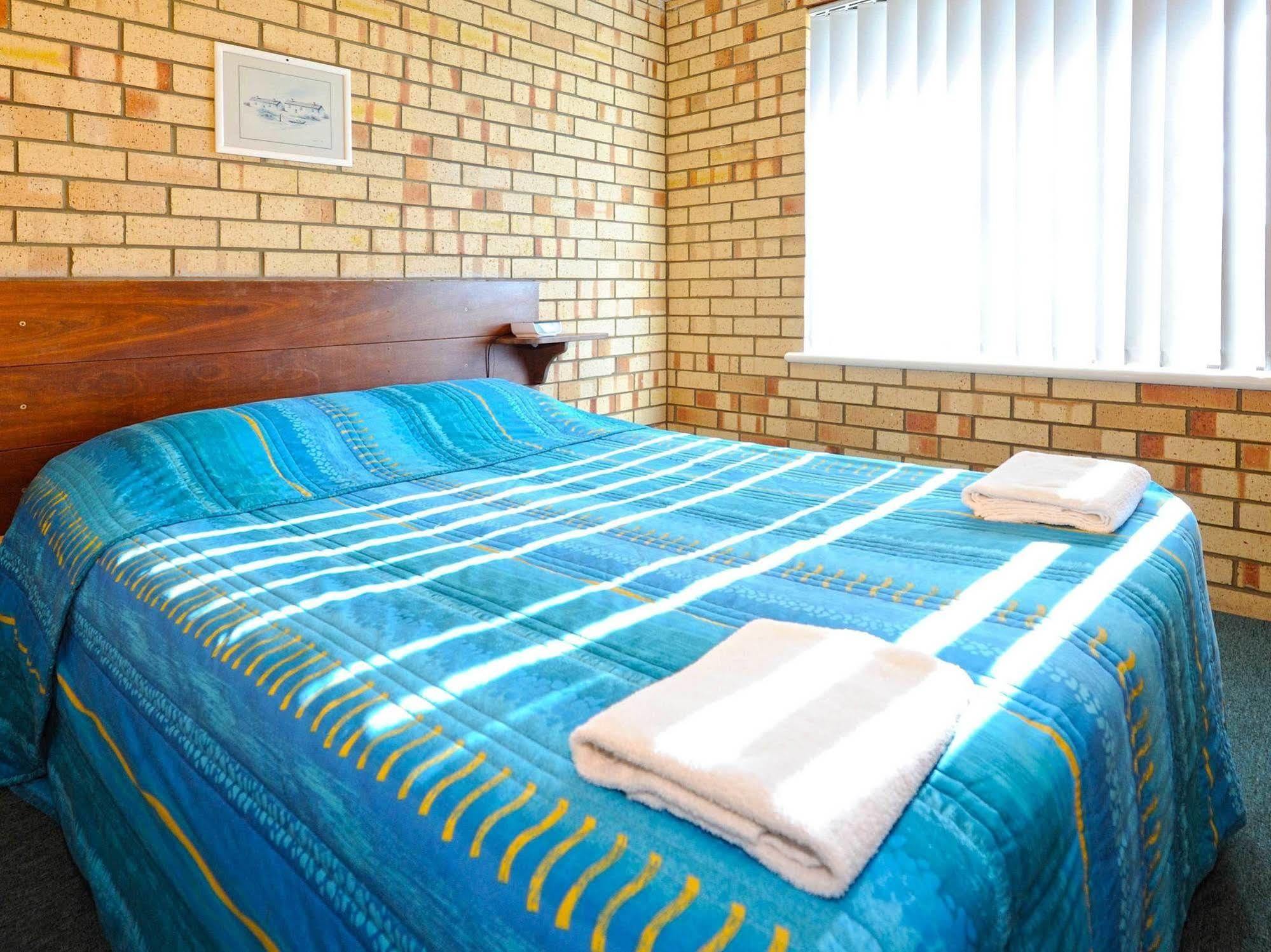 Abrolhos Reef Lodge Geraldton Exteriör bild